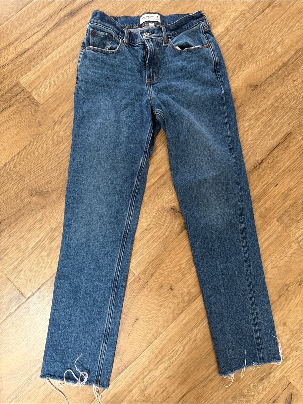 Abercrombie and Fitch 90s Straight Mid Rise Curve Love